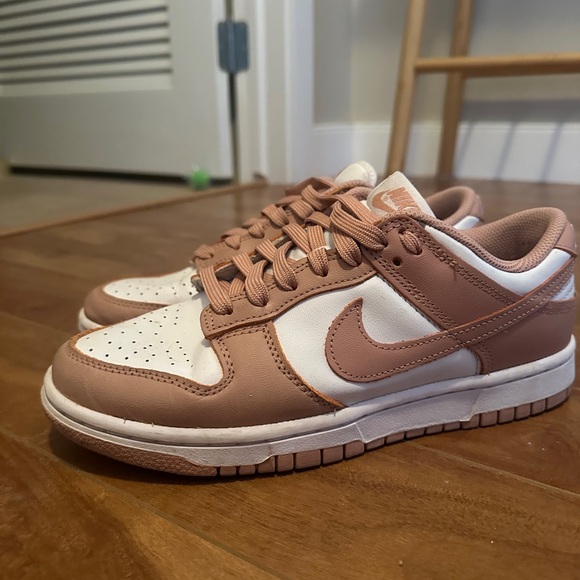 Nike Dunks women’s 7.5 - Picture 2 of 2